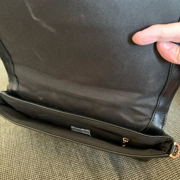 5 like new purses, sold separately or as a group. - Picture 4 of 10